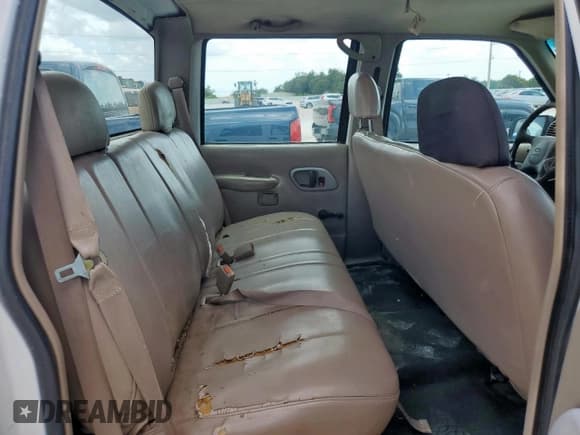 ✅ 2000 Chevrolet Silverado 3500 • VIN: 1GCGC33R7YF463280 • Lot: 66351175. Listed on Copart with 162,765 mi. Free auction sales archive from the USA and detailed vehicle history report at DreamBid. Image 10.