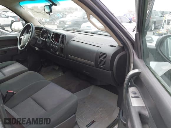 ✅ 2012 Chevrolet Silverado 2500HD LT • VIN: 1GC2KXCG5CZ331015 • Lot: 41866847. Wystawiony na IAAI z przebiegiem 165 559 mil. Bezpłatny archiwum sprzedaży aukcyjnych z USA i szczegółowy raport historii pojazdu na DreamBid. Zdjęcie 5.