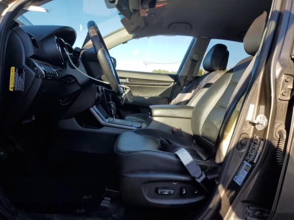 ✅ 2013 Kia Sorento EX • VIN: 5XYKUCA68DG321785 • Lot: 82552895. Wystawiony na Copart z przebiegiem 149 618 mil. Bezpłatny archiwum sprzedaży aukcyjnych z USA i szczegółowy raport historii pojazdu na DreamBid. Zdjęcie 7.