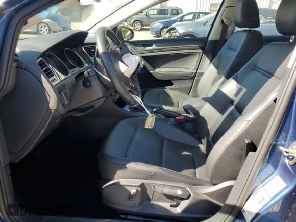 ✅ 2021 Volkswagen Golf TSI • VIN: 3VWG57AU7MM013354 • Lot: 75302764. Wystawiony na Copart z przebiegiem 59 981 mil. Bezpłatny archiwum sprzedaży aukcyjnych z USA i szczegółowy raport historii pojazdu na DreamBid. Zdjęcie 7.