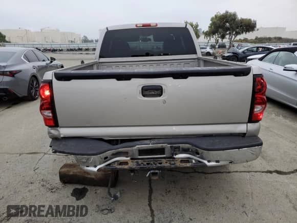 2006 Chevrolet Silverado 1500 LS z VIN 1GCEK19V76Z105868, wystawiony jako Copart lot #85512144 z przebiegiem 207 336 mil mil oraz Szkoda całkowita • Salvage title. Historia ofert i sprzedaży dostępna na DreamBid. Obrazek 6.