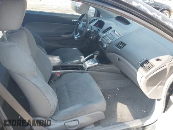 ✅ 2010 Honda Civic LX • VIN: 2HGFG1B63AH517322 • Lot: 43797782. Wystawiony na IAAI z przebiegiem 157 817 mil. Bezpłatny archiwum sprzedaży aukcyjnych z USA i szczegółowy raport historii pojazdu na DreamBid. Zdjęcie 5.