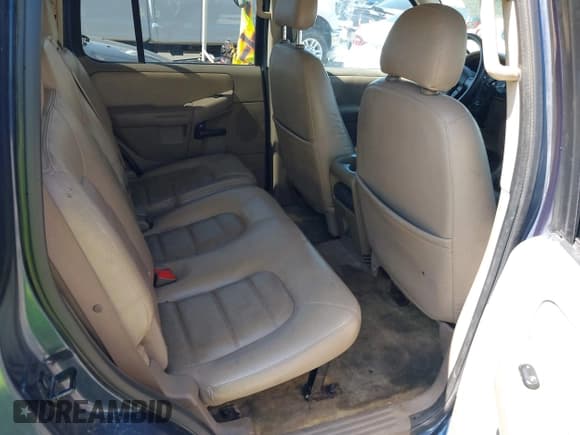 ✅ 2005 Ford Explorer XLT • VIN: 1FMZU63K65UA11317 • Lot: 42603292. Listed on IAAI with 218,625 mi. Free auction sales archive from the USA and detailed vehicle history report at DreamBid. Image 8.