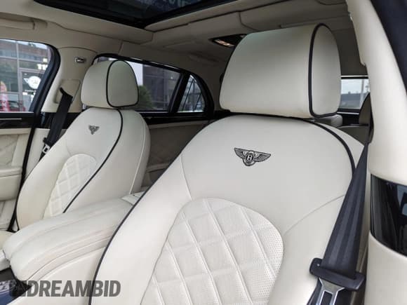 ✅ 2014 Bentley Mulsanne • VIN: SCBBB7ZH4EC019907 • Lot: 44277015. Wystawiony na Copart z przebiegiem 11 401 mil. Bezpłatny archiwum sprzedaży aukcyjnych z USA i szczegółowy raport historii pojazdu na DreamBid. Zdjęcie 10.