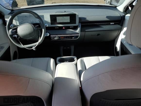 ✅ 2022 Hyundai Ioniq 5 SEL • VIN: KM8KNDAF7NU102394 • Lot: 80908834. Wystawiony na Copart z przebiegiem 3 946 mil mil. Skorzystaj z bezpłatnego archiwum sprzedaży aukcyjnych z USA i zobacz szczegółowy raport historii pojazdu na DreamBid. Zdjęcie 8.