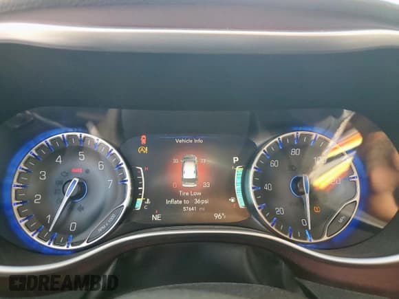 ✅ 2018 Chrysler Pacifica Limited • VIN: 2C4RC1GG0JR108312 • Lot: 57158625. Listed on Copart with 57,641 mi. Free auction sales archive from the USA and detailed vehicle history report at DreamBid. Image 9.