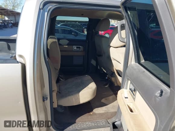 ✅ 2011 Ford F-150 XLT • VIN: 1FTFW1CTXBFB23051 • Lot: 43651890. Listed on IAAI with 420,052 mi. Free auction sales archive from the USA and detailed vehicle history report at DreamBid. Image 8.