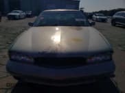 ✅ 1998 Pontiac Bonneville SE • VIN: 1G2HX52K3W4202184 • Lot: 71467565. Wystawiony na Copart z przebiegiem 175 656 mil. Bezpłatny archiwum sprzedaży aukcyjnych z USA i szczegółowy raport historii pojazdu na DreamBid. Zdjęcie 5.