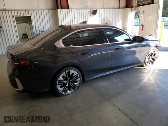 ✅ 2024 BMW 5 Series 530i • VIN: WBA43FJ00RCR87900 • Лот: 74471474. Опубликован ранее на Copart с пробегом 2 422 миль. Бесплатный доступ к архиву аукционных продаж из США и подробный отчёт об истории автомобиля на DreamBid. Изображение 3.