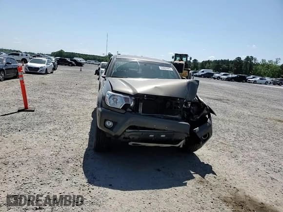 ✅ 2015 Toyota Tacoma • VIN: 3TMLU4EN3FM200857 • Lot: 53662445. Listed on Copart with 99,782 mi. Free auction sales archive from the USA and detailed vehicle history report at DreamBid. Image 13.