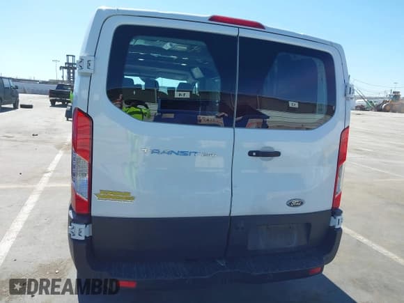 ✅ 2019 Ford Transit • VIN: 1FTYR2YM2KKA85216 • Lot: 42207747. Wystawiony na IAAI z przebiegiem 106 304 mil. Bezpłatny archiwum sprzedaży aukcyjnych z USA i szczegółowy raport historii pojazdu na DreamBid. Zdjęcie 17.