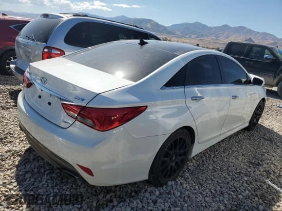 ✅ 2014 Hyundai Sonata Limited • VIN: 5NPEC4AB5EH827118 • Lot: 71737274. Listed on Copart with 149,597 mi. Free auction sales archive from the USA and detailed vehicle history report at DreamBid. Image 3.