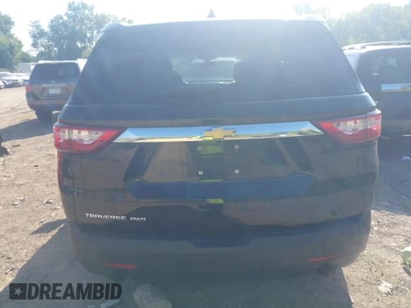 ✅ 2018 Chevrolet Traverse LS • VIN: 1GNEVFKW3JJ111155 • Lot: 43103902. Wystawiony na IAAI z przebiegiem 121 285 mil. Bezpłatny archiwum sprzedaży aukcyjnych z USA i szczegółowy raport historii pojazdu na DreamBid. Zdjęcie 16.