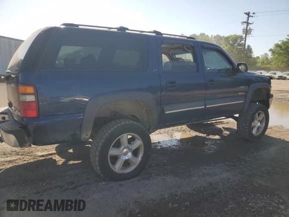 ✅ 2003 Chevrolet Suburban LT • VIN: 1GNEC16Z63J237235 • Lot: 52782285. Wystawiony na Copart z przebiegiem 241 272 mil. Bezpłatny archiwum sprzedaży aukcyjnych z USA i szczegółowy raport historii pojazdu na DreamBid. Zdjęcie 3.