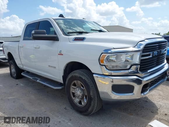 ✅ 2021 Ram 2500 Big Horn • VIN: 3C6UR5DL4MG555180 • Lot: 42532125. Wystawiony na IAAI z przebiegiem 66 210 mil. Bezpłatny archiwum sprzedaży aukcyjnych z USA i szczegółowy raport historii pojazdu na DreamBid. Zdjęcie 1.