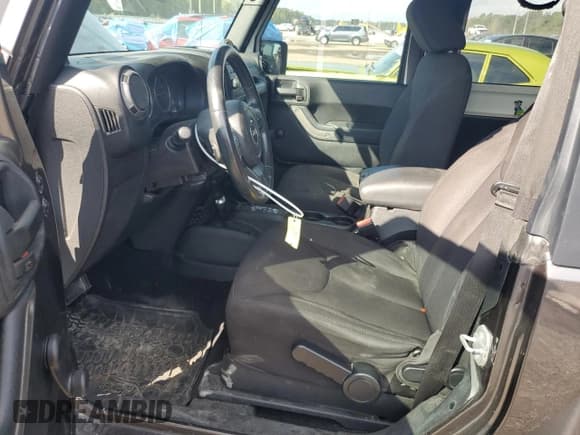 ✅ 2014 Jeep Wrangler Sport • VIN: 1C4AJWAG1EL187819 • Lot: 82273535. Wystawiony na Copart z przebiegiem 112 383 mil. Bezpłatny archiwum sprzedaży aukcyjnych z USA i szczegółowy raport historii pojazdu na DreamBid. Zdjęcie 7.