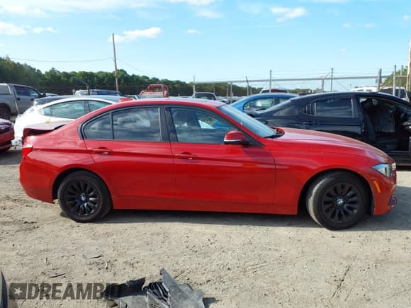 ✅ 2016 BMW 3 Series 320i xDrive • VIN: WBA8A3C58GK551412 • Lot: 43181281. Listed on IAAI with 77,677 mi. Free auction sales archive from the USA and detailed vehicle history report at DreamBid. Image 13.