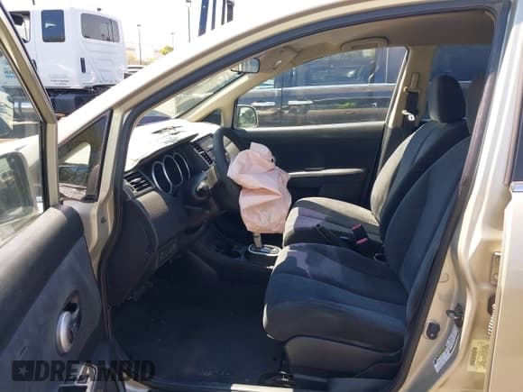 ✅ 2009 Nissan Versa S • VIN: 3N1BC11E49L376042 • Lot: 42843266. Listed on IAAI with 110,116 mi. Free auction sales archive from the USA and detailed vehicle history report at DreamBid. Image 5.