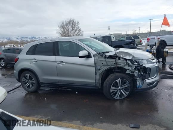 ✅ 2020 Mitsubishi Outlander ES • VIN: JA4AR3AU7LU024588 • Lot: 41591589. Wystawiony na IAAI z przebiegiem 117 495 mil. Bezpłatny archiwum sprzedaży aukcyjnych z USA i szczegółowy raport historii pojazdu na DreamBid. Zdjęcie 13.