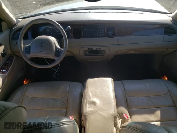 ✅ 2000 Lincoln Town Car Signature • VIN: 1LNHM82W8YY853116 • Lot: 69908425. Wystawiony na Copart z przebiegiem 116 423 mil. Bezpłatny archiwum sprzedaży aukcyjnych z USA i szczegółowy raport historii pojazdu na DreamBid. Zdjęcie 8.