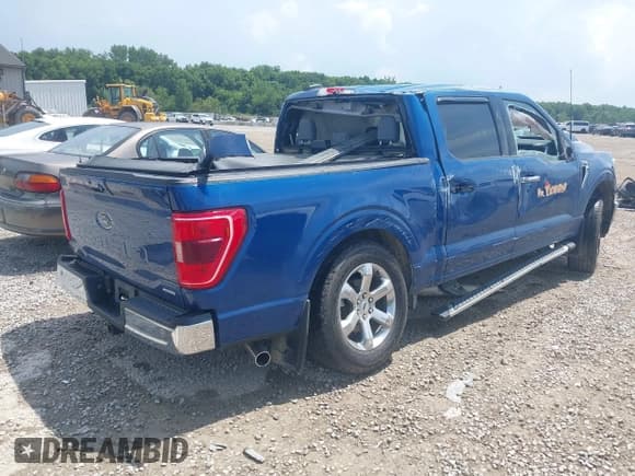 ✅ 2022 Ford F-150 XL • VIN: 1FTFW1E88NKD97983 • Lot: 42827622. Wystawiony na IAAI z przebiegiem 86 393 mil. Bezpłatny archiwum sprzedaży aukcyjnych z USA i szczegółowy raport historii pojazdu na DreamBid. Zdjęcie 4.