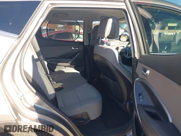 ✅ 2018 Hyundai Santa Fe 2.4L • VIN: 5NMZT3LB3JH095362 • Лот: 43911099. Опубликован ранее на IAAI с пробегом 116 619 миль. Бесплатный доступ к архиву аукционных продаж из США и подробный отчёт об истории автомобиля на DreamBid. Изображение 8.