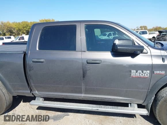 ✅ 2018 Ram 2500 Tradesman • VIN: 3C6UR5CJ4JG108604 • Лот: 43637317. Опубликован ранее на IAAI с пробегом 120 559 миль. Бесплатный доступ к архиву аукционных продаж из США и подробный отчёт об истории автомобиля на DreamBid. Изображение 13.