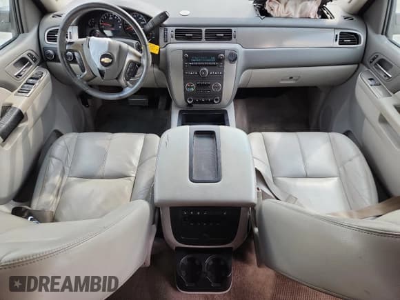 ✅ 2014 Chevrolet Suburban LT • VIN: 1GNSKJE75ER141221 • Lot: 71157495. Wystawiony na Copart z przebiegiem 194 325 mil. Bezpłatny archiwum sprzedaży aukcyjnych z USA i szczegółowy raport historii pojazdu na DreamBid. Zdjęcie 8.