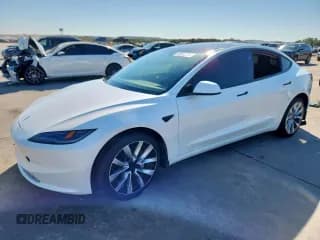✅ 2024 Tesla Model 3 • VIN: 5YJ3E1EA2RF853911 • Lot: 86102205. Wystawiony na Copart z przebiegiem 13 096 mil. Bezpłatny archiwum sprzedaży aukcyjnych z USA i szczegółowy raport historii pojazdu na DreamBid. Zdjęcie 1.