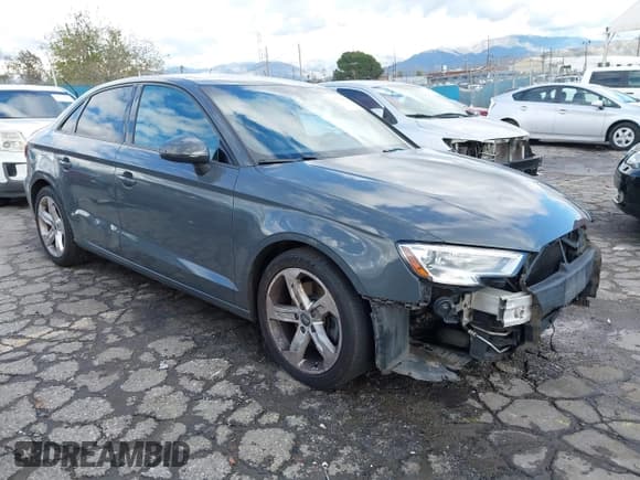 ✅ 2017 Audi A3 Premium • VIN: WAUAUGFF3H1037852 • Лот: 43740835. Опубликован ранее на IAAI с пробегом 131 577 миль. Бесплатный доступ к архиву аукционных продаж из США и подробный отчёт об истории автомобиля на DreamBid. Изображение 1.