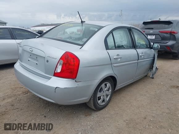 ✅ 2010 Hyundai Accent GLS • VIN: KMHCN4AC5AU477897 • Лот: 42031036. Опубликован ранее на IAAI с пробегом 121 498 миль. Бесплатный доступ к архиву аукционных продаж из США и подробный отчёт об истории автомобиля на DreamBid. Изображение 4.
