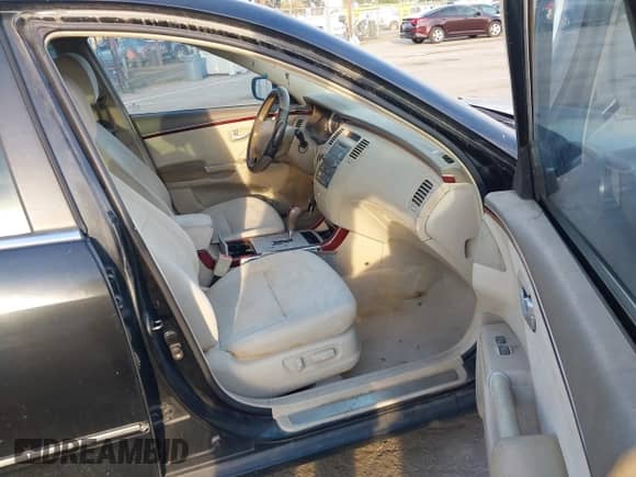 2006 Hyundai Azera SE with VIN KMHFC46F56A114031, listed as a IAAI auction lot 43610131 with 119,506 mi miles and . Bid and sale history available at DreamBid. Image 5.