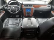 ✅ 2007 Chevrolet Suburban Commercial • VIN: 3GNGK26K77G308843 • Lot: 63867775. Wystawiony na Copart z przebiegiem 164 090 mil. Bezpłatny archiwum sprzedaży aukcyjnych z USA i szczegółowy raport historii pojazdu na DreamBid. Zdjęcie 8.