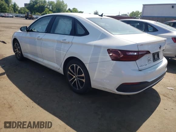 ✅ 2024 Volkswagen Jetta Sport • VIN: 3VWAM7BU4RM023323 • Лот: 59050035. Опубликован ранее на Copart с пробегом 7 322 миль. Бесплатный доступ к архиву аукционных продаж из США и подробный отчёт об истории автомобиля на DreamBid. Изображение 2.