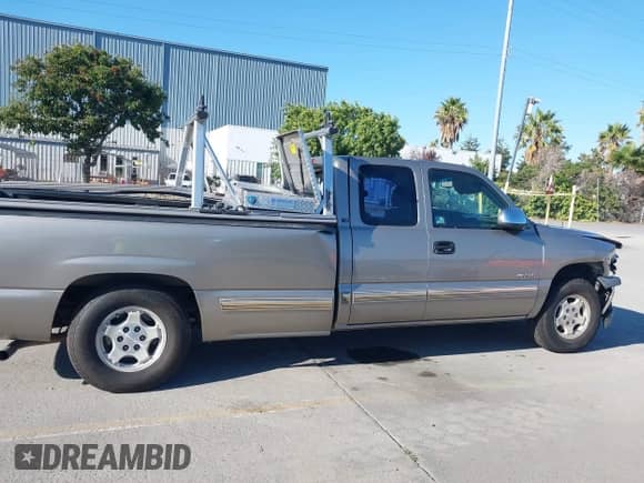 2002 Chevrolet Silverado 1500 z VIN 1GCEC19T22E290800, wystawiony jako IAAI lot #43384732 z przebiegiem 162 118 mil mil oraz . Historia ofert i sprzedaży dostępna na DreamBid. Obrazek 13.