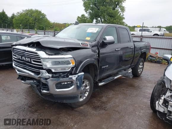 ✅ 2022 Ram 2500 Laramie • VIN: 3C6UR5FL0NG184162 • Лот: 43062757. Опубликован ранее на IAAI с пробегом 106 844 миль. Бесплатный доступ к архиву аукционных продаж из США и подробный отчёт об истории автомобиля на DreamBid. Изображение 2.