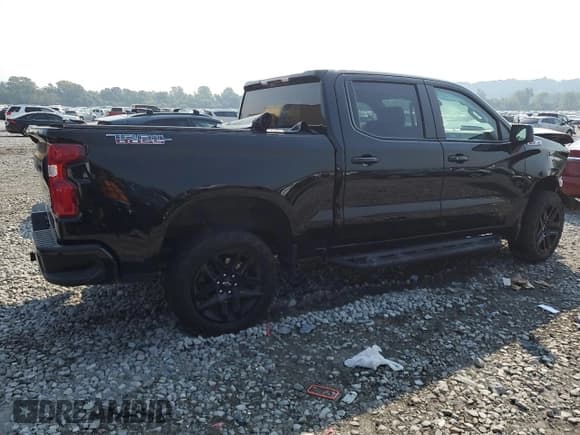 ✅ 2022 Chevrolet Silverado 1500 LT Trail Boss • VIN: 3GCUDFET1NG689741 • Lot: 67186195. Wystawiony na Copart z przebiegiem 32 376 mil. Bezpłatny archiwum sprzedaży aukcyjnych z USA i szczegółowy raport historii pojazdu na DreamBid. Zdjęcie 3.