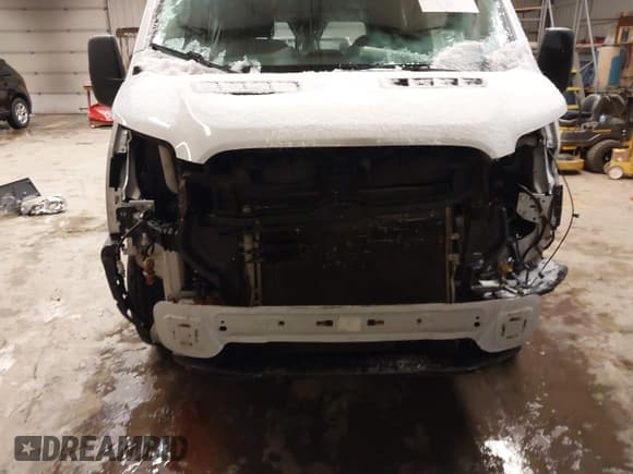 ✅ 2016 Ford Transit Cargo • VIN: 1FTYE1ZM6GKB14731 • Lot: 43755334. Wystawiony na IAAI z przebiegiem 192 501 mil. Bezpłatny archiwum sprzedaży aukcyjnych z USA i szczegółowy raport historii pojazdu na DreamBid. Zdjęcie 6.