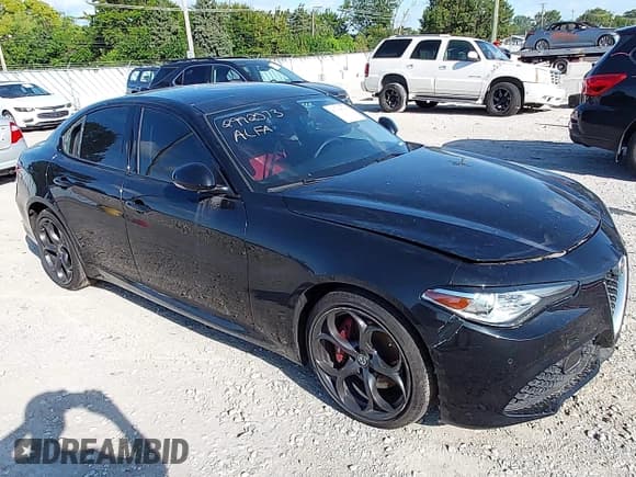 ✅ 2018 Alfa Romeo Giulia Ti Sport • VIN: ZARFAEEN4J7574429 • Лот: 43158939. Опубликован ранее на IAAI с пробегом 73 350 миль. Бесплатный доступ к архиву аукционных продаж из США и подробный отчёт об истории автомобиля на DreamBid. Изображение 1.