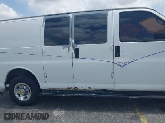 ✅ 2009 Chevrolet Express Cargo • VIN: 1GCGG25C091140470 • Lot: 42817750. Listed on IAAI with 149,011 mi. Free auction sales archive from the USA and detailed vehicle history report at DreamBid. Image 12.