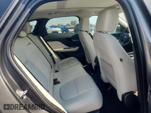 ✅ 2017 Jaguar F-Pace 35t Prestige • VIN: SADCK2BV5HA499724 • Lot: 81037995. Listed on Copart with 52,473 mi. Free auction sales archive from the USA and detailed vehicle history report at DreamBid. Image 11.