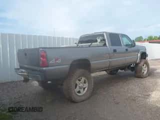 2006 Chevrolet Silverado 2500HD LT3 z VIN 1GCHK23D16F150339, wystawiony jako IAAI lot #42880312 z przebiegiem 242 722 mil mil oraz . Historia ofert i sprzedaży dostępna na DreamBid. Obrazek 4.