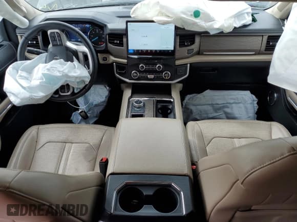 ✅ 2022 Ford Expedition Limited • VIN: 1FMJU1KT3NEA65260 • Lot: 88045055. Listed on Copart with 57,834 mi. Free auction sales archive from the USA and detailed vehicle history report at DreamBid. Image 8.