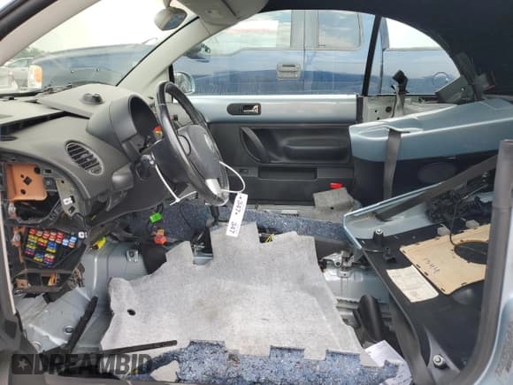 ✅ 2010 Volkswagen Beetle • VIN: 3VWRG3AL6AM003414 • Лот: 56285555. Опубликован ранее на Copart с пробегом 95 718 миль. Бесплатный доступ к архиву аукционных продаж из США и подробный отчёт об истории автомобиля на DreamBid. Изображение 7.