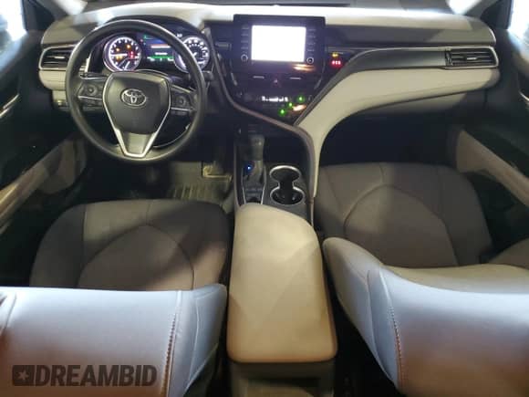 2023 Toyota Camry LE z VIN 4T1C11BK4PU104228, wystawiony jako Copart lot #86298635 z przebiegiem 135 420 mil mil oraz Szkoda całkowita • Salvage title. Historia ofert i sprzedaży dostępna na DreamBid. Obrazek 8.