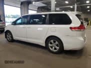 ✅ 2013 Toyota Sienna LE AAS • VIN: 5TDKK3DC2DS397156 • Lot: 87222915. Wystawiony na Copart z przebiegiem 117 000 mil. Bezpłatny archiwum sprzedaży aukcyjnych z USA i szczegółowy raport historii pojazdu na DreamBid. Zdjęcie 2.
