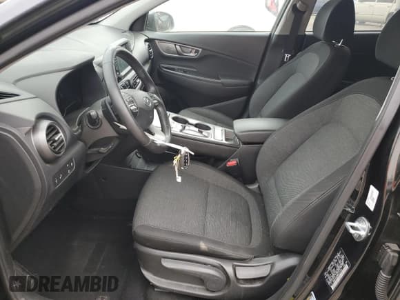 ✅ 2021 Hyundai Kona SEL • VIN: KM8K23AG8MU131204 • Lot: 82003075. Wystawiony na Copart z przebiegiem 54 559 mil. Bezpłatny archiwum sprzedaży aukcyjnych z USA i szczegółowy raport historii pojazdu na DreamBid. Zdjęcie 7.
