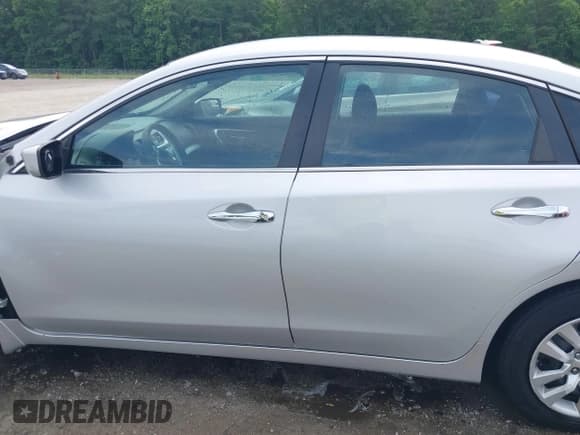 ✅ 2018 Nissan Altima SV • VIN: 1N4AL3AP0JC126891 • Lot: 42496325. Wystawiony na IAAI z przebiegiem 81 343 mil. Bezpłatny archiwum sprzedaży aukcyjnych z USA i szczegółowy raport historii pojazdu na DreamBid. Zdjęcie 15.