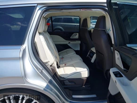 ✅ 2023 Lincoln Aviator Black Label • VIN: 5LM5J9XC1PGL26469 • Лот: 42347331. Опубликован ранее на IAAI с пробегом 10 519 миль. Бесплатный доступ к архиву аукционных продаж из США и подробный отчёт об истории автомобиля на DreamBid. Изображение 8.