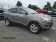 ✅ 2011 Hyundai Tucson GLS • VIN: KM8JU3AC7BU171936 • Лот: 82522355. Опубликован ранее на Copart с пробегом 327 309 миль. Бесплатный доступ к архиву аукционных продаж из США и подробный отчёт об истории автомобиля на DreamBid. Изображение 4.